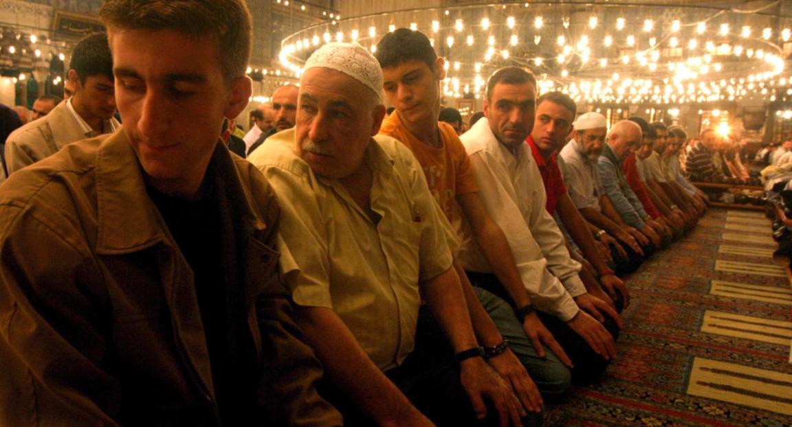 The first night of Ramadan at the Blue Mosque in Istanbul, October 4, 2005 / CNS photo
