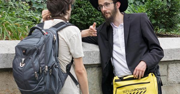 The Author & the Expert | Commonweal Magazine